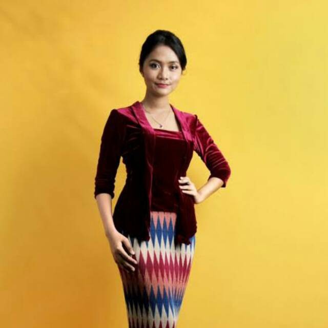 Kebaya Bludru Lengan Pendek Bisa Kutubaru Atau Kartini (Cantumkan warna di chat/Pesan)