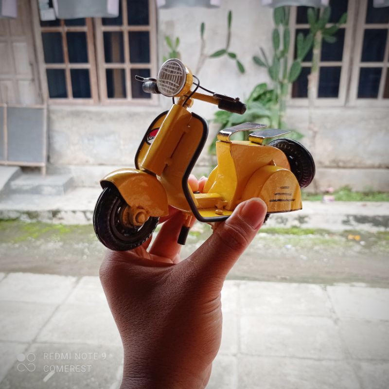 (Bisa COD) Miniatur Vespa logam besi.