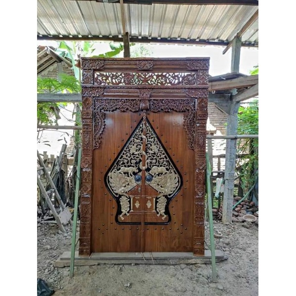 gapura gebyok pintu gebyok ukir gunungan wayang Jepara