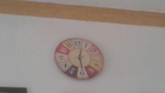 117 Jam Dinding Unik Retro Hiasan Interior Motif Plate Vintage Pelengkap Nuansa Klasik