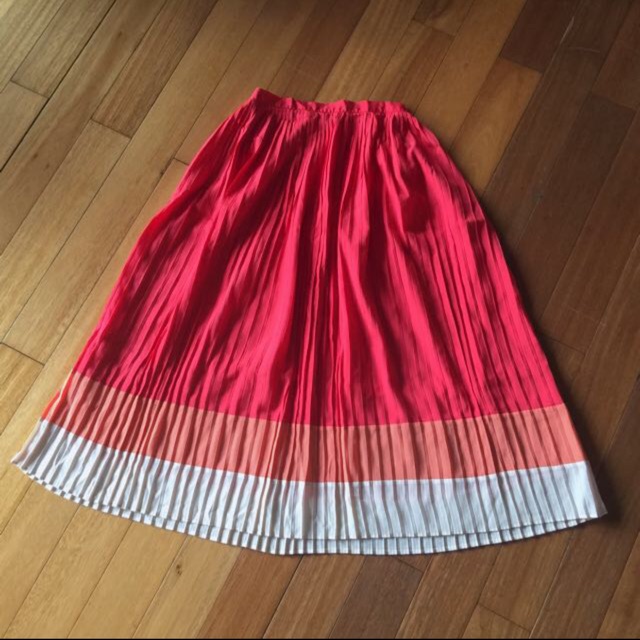 F21 CORAL PLEATED SKIRT
