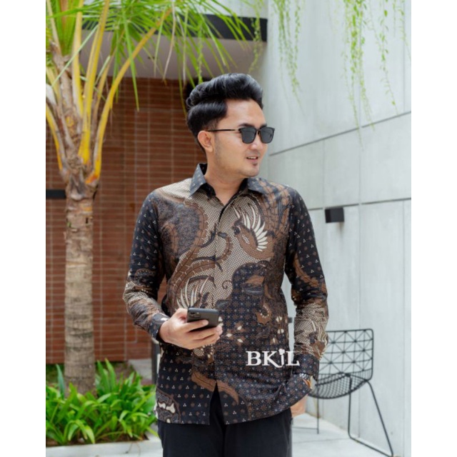 Baju Batik Pria Slimfit Hitam Manis Mahal Soloan Lengan Panjang Pendek