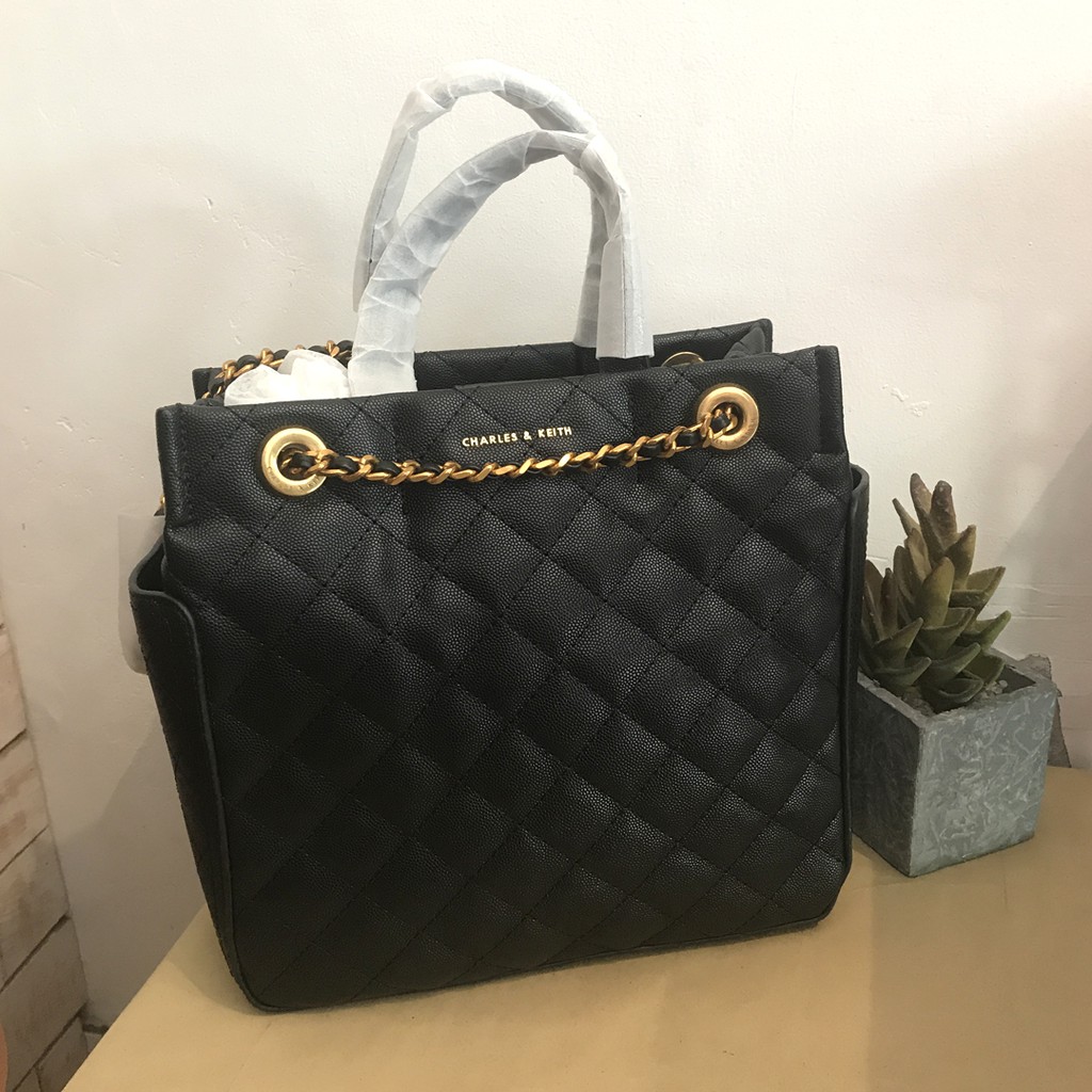 Defect Sale! Tas Handbag wanita besar Velvet Charles and Keith / Woman Cavier Quilted Big Slingbag black