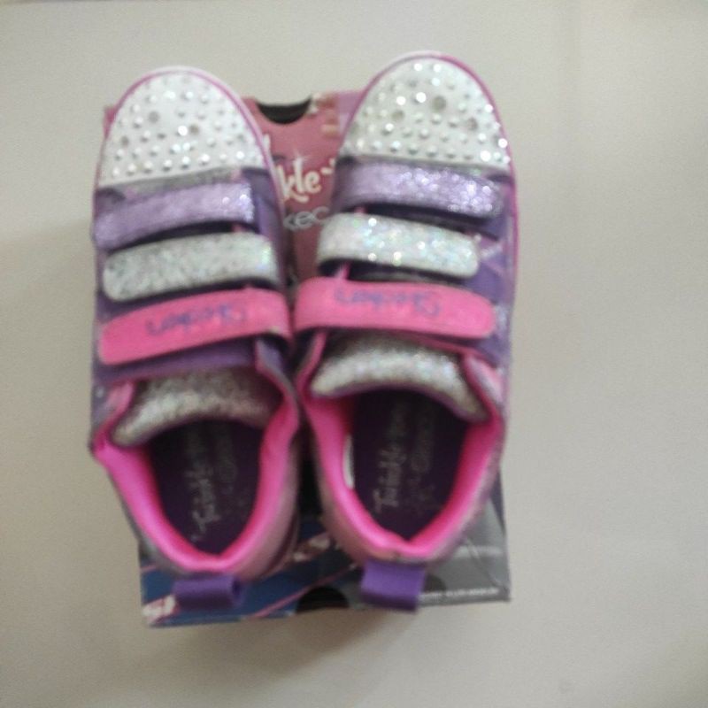 sepatu skechers anak perempuan preloved sz 29(USA 12.5)..ada lampu ketika anak berjalan..