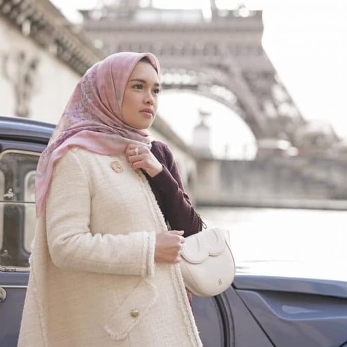 Hydrangea Square in Rabe Voal