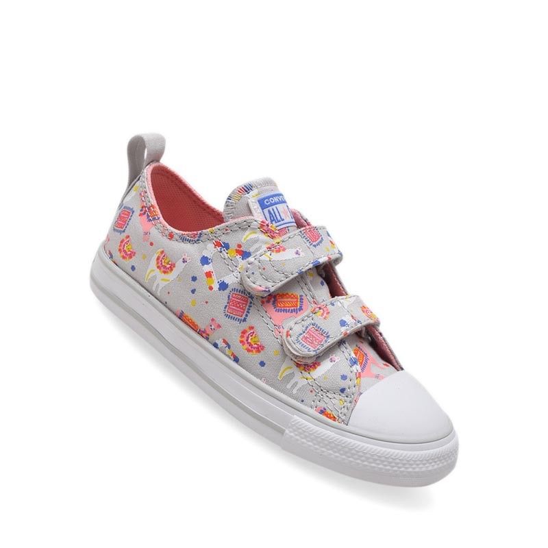 chuck taylor shoes white