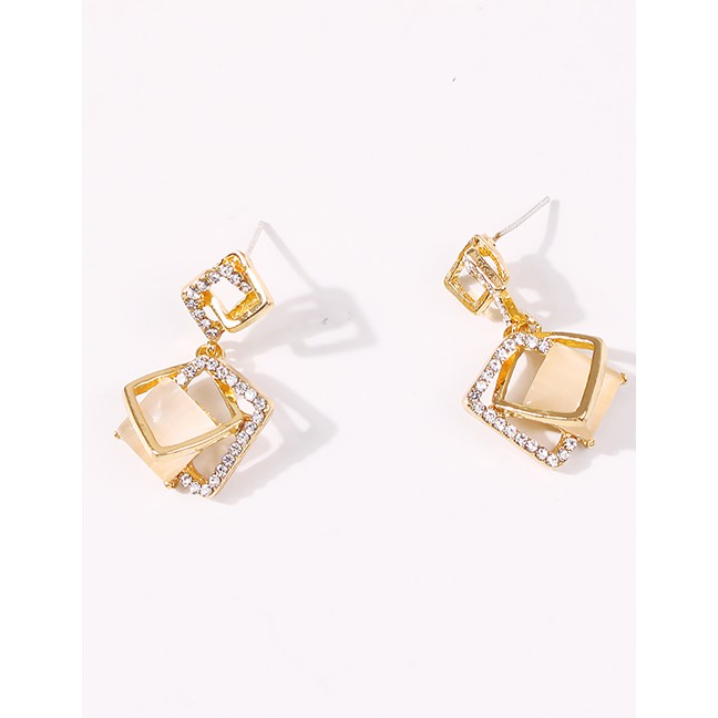 LRC Anting Tusuk Fashion Golden Diamond Cut Resin Alloy Geometric Hollow Earrings K25922
