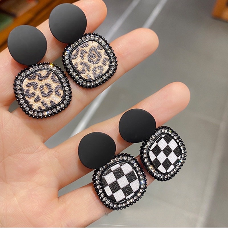 ISANUR97 | Anting Stud Anting Tusuk Motif Leopard Kotak-Kotak Anting Monocrome