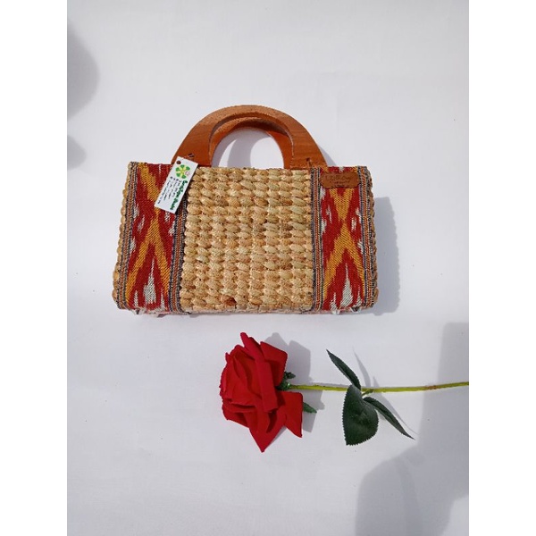 Melona tas anyaman eceng gondok