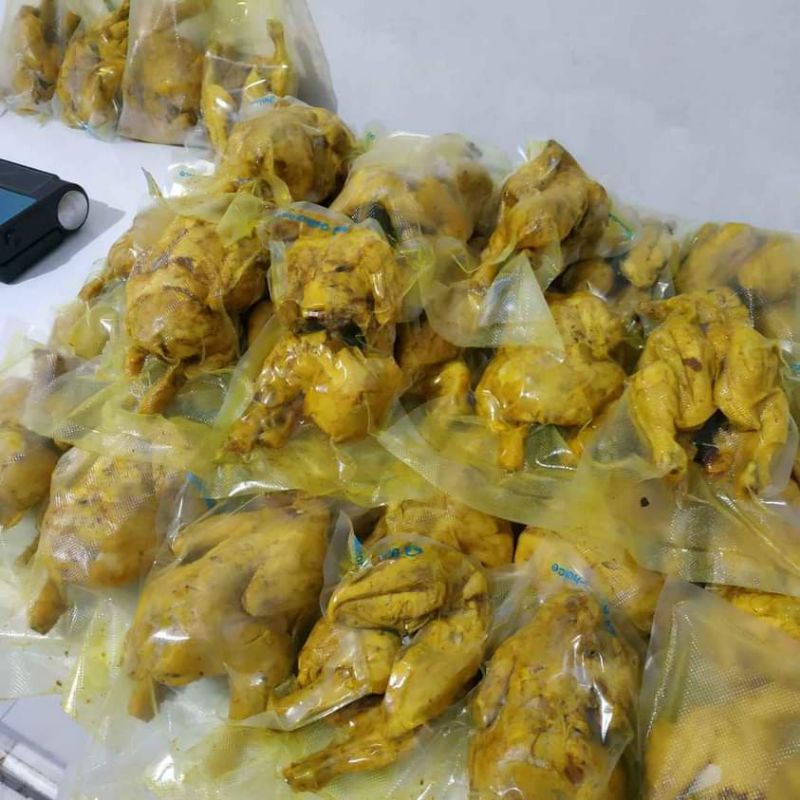 

1 Ekor Ayam Kampung utuh Bumbu rempah khas Cilacap berat 900 gram
