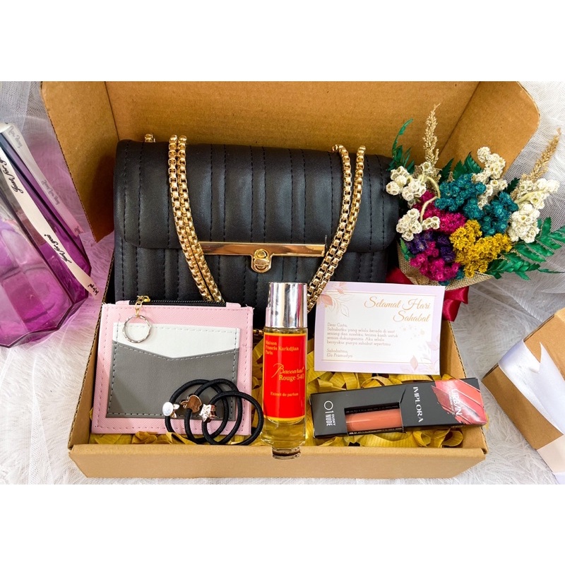 Giftbox Kado Cewek Ulang Tahun / Hampers Engagement / Kado Pernikahan / Hadiah Wisuda / Gift Set Tas Untuk Pacar / Graduation Birthday