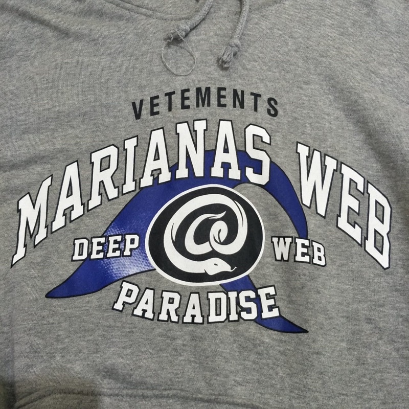 オープニング 大放出セール VETEMENTS Marianas Web ロンT