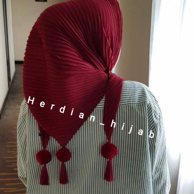 Hijab Segiempat Bella Plisket Lidi Pom Pom Warna Terlengkap / Kerudung Segiempat Bella Plisket Lidi 
