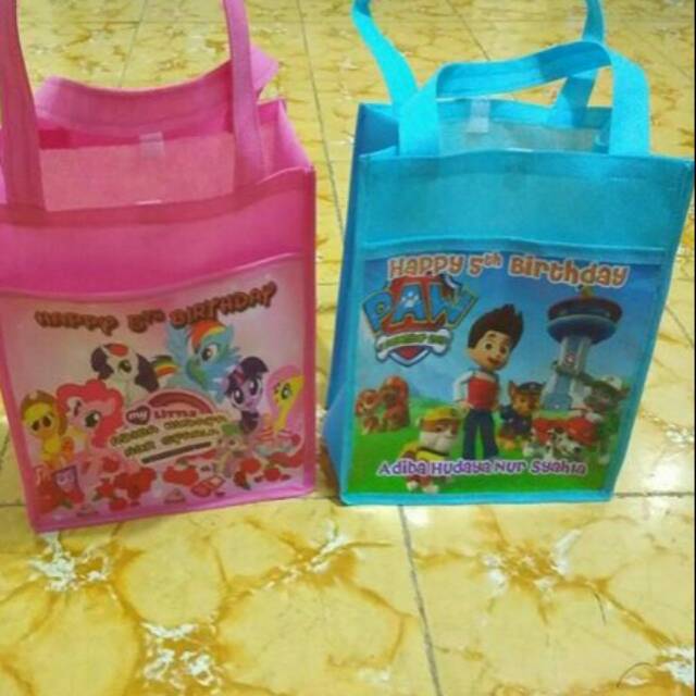 

Tas spunbon kantong lucu