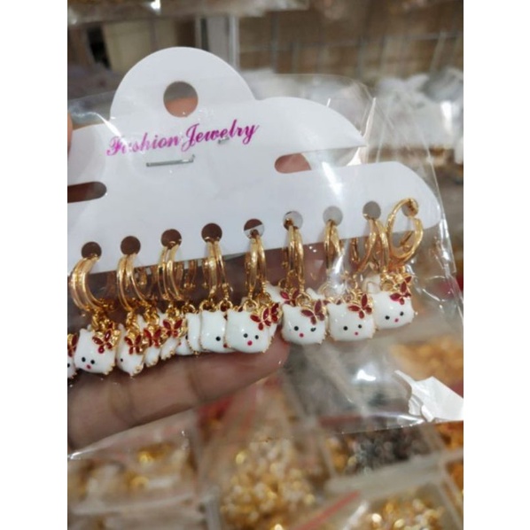 anting anak cat hello Kitty