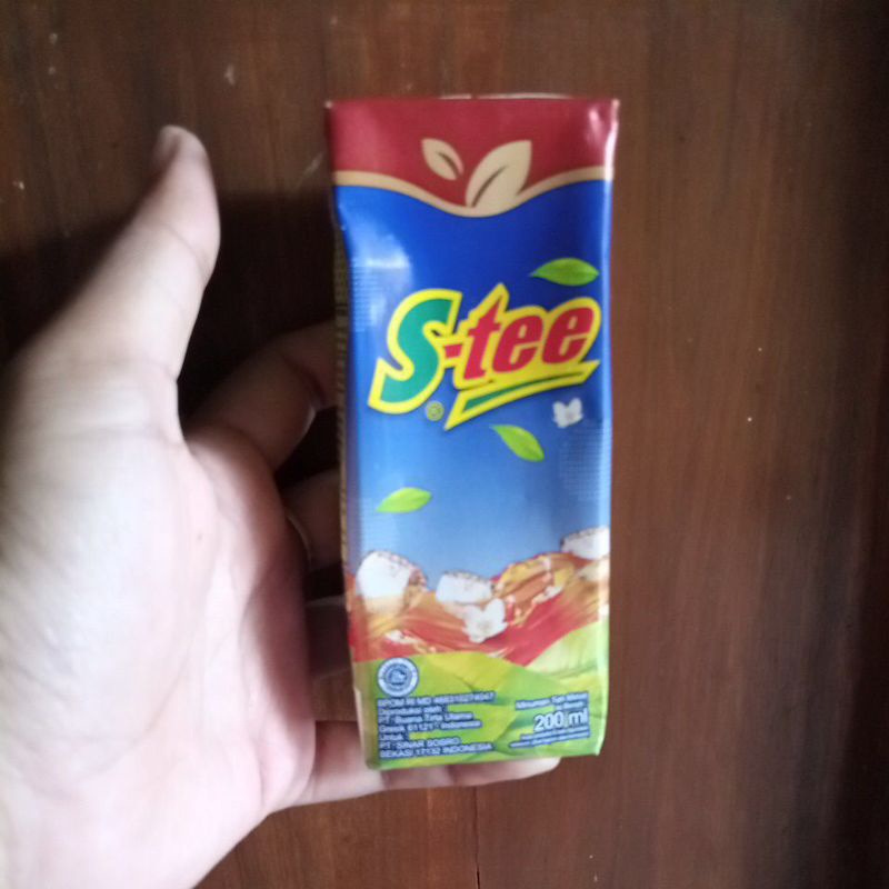 

s tee KOTAK minuman teh 200 ml