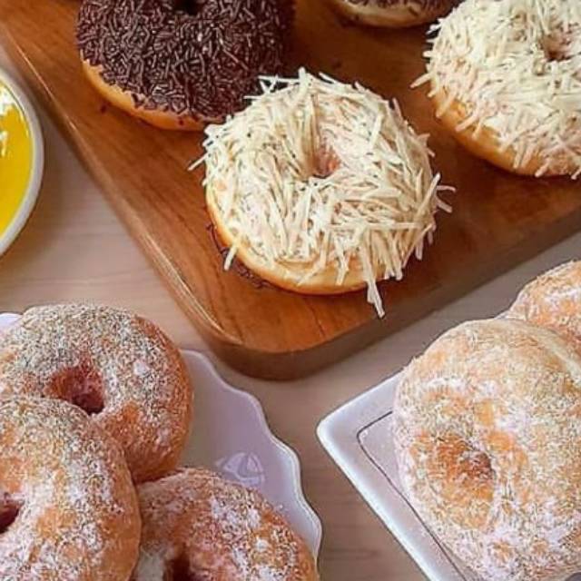 

DONAT KLASIK HOMEMADE EMPUK DAN ENAK MURAH 1 lusin