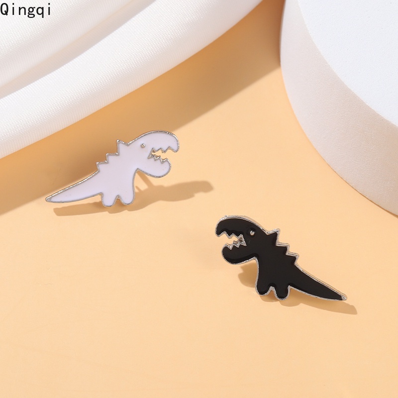 Bros Pin Enamel Bentuk Kartun Dinosaurus Warna Hitam Putih Untuk Anak