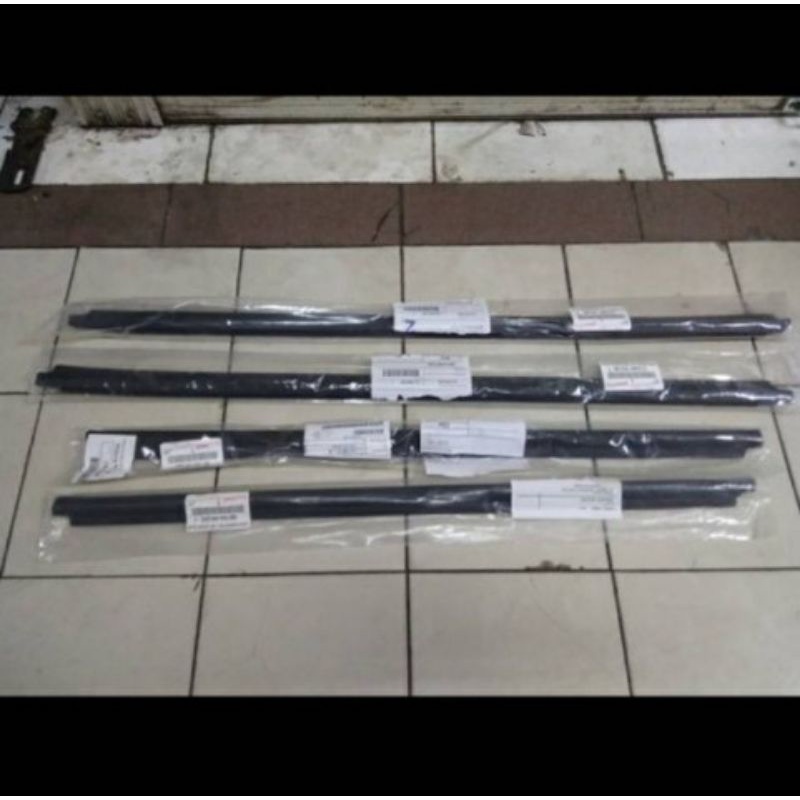karet kaca pelipit bagian dalam Original Fortuner 2005 2006 2007 2008 2009 2010 2012 2013 2014 2015