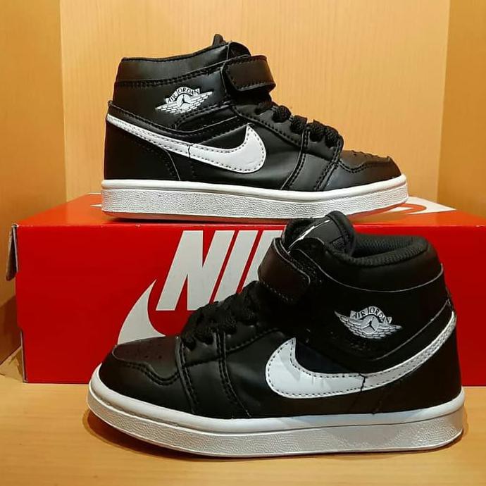 Barang Berkualitas NIKE AIR JORDAN BLACK WHITE SEPATU ANAK OBRAL PROMO | CUCI GUDANG | ON SALE |