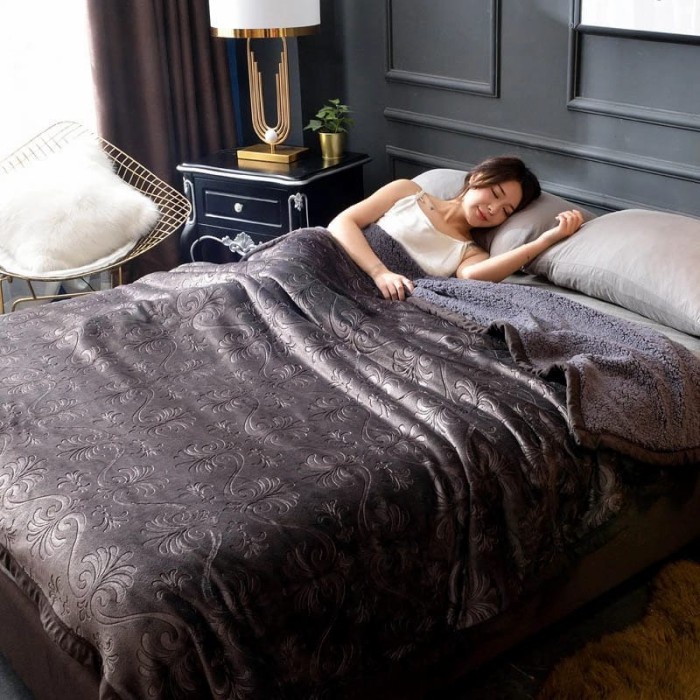 Selimut Bulu Halus Tebal Ukuran 200X230