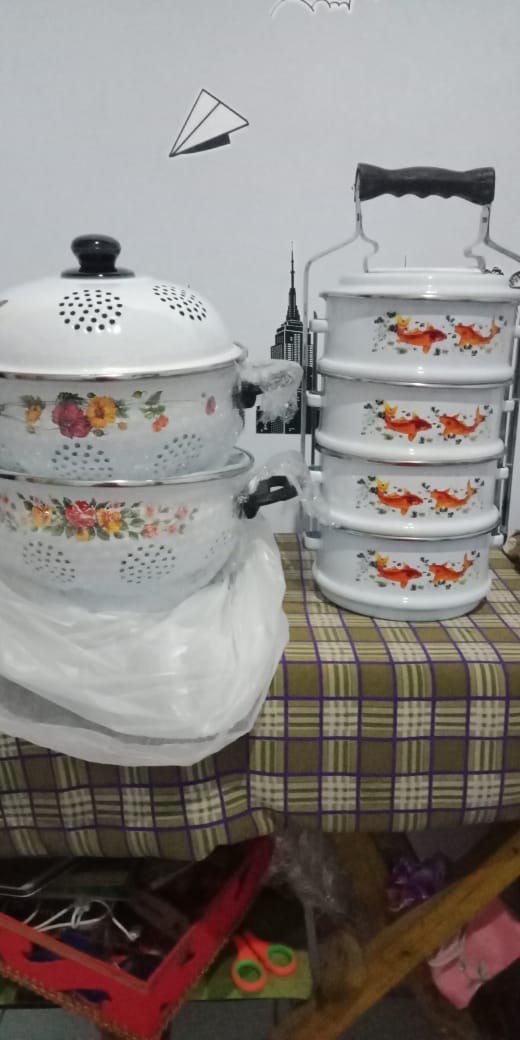 Rantang Enamel 16 Cm / 4 Susun