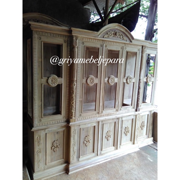 Lemari buku ukir kayu jati jepara