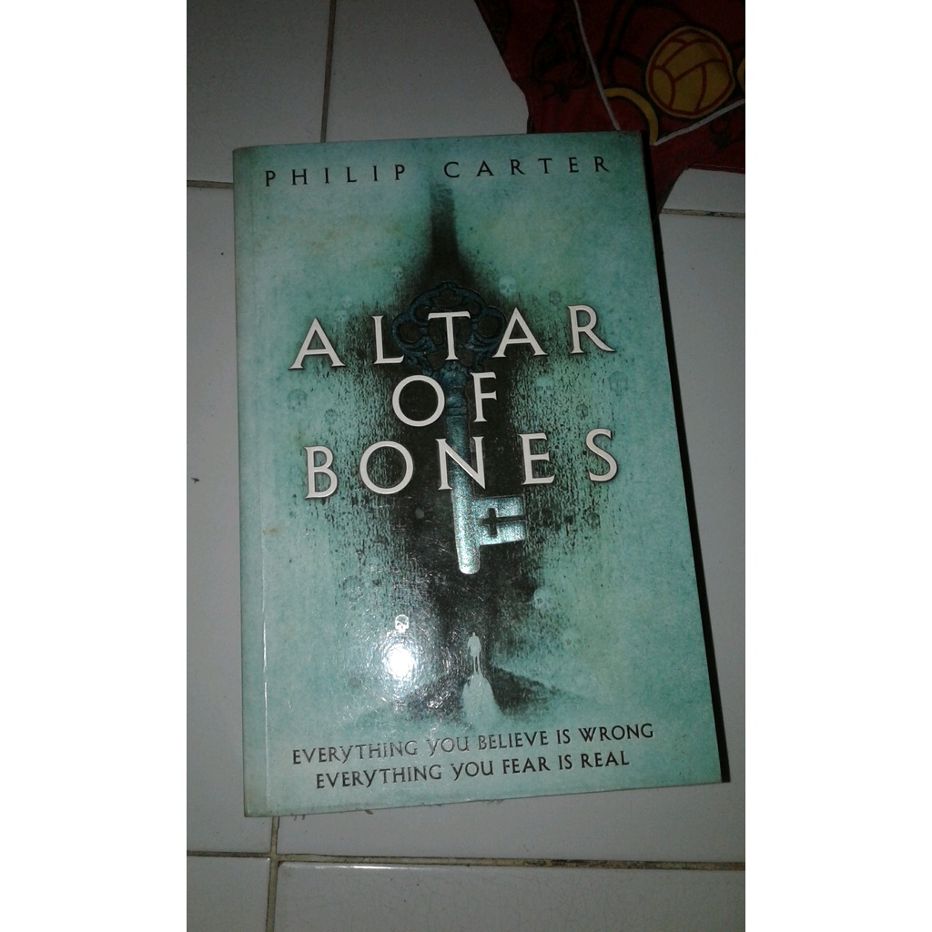 

NOVEL Inggris ALTAR OF BONES .