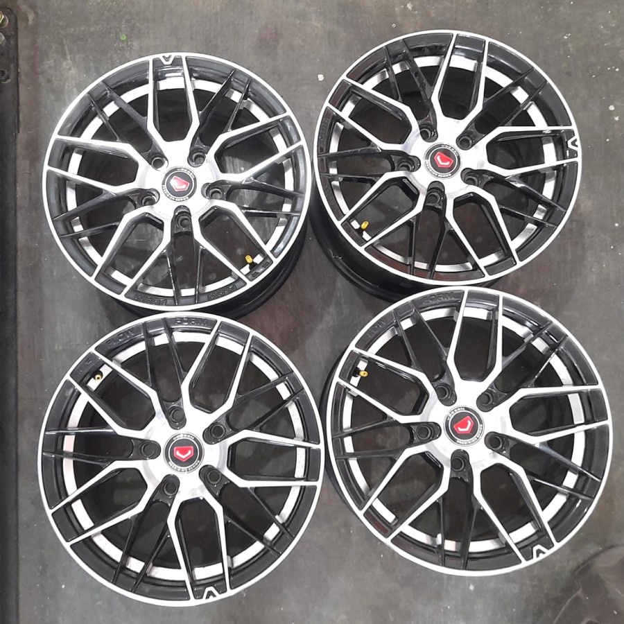 velg mobil bekas vossen ring 15x7 ET 45 pcd 5x114 untuk Ertiga INOVA Luxio