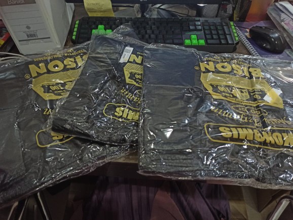 Kantong Plastik Kresek Ekonomis Hitam Embos 35 X 50 Cm Isi 50lembr