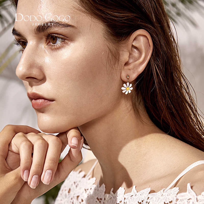 Anting Bunga Daisy Anting Panjang Wanita Ear Nail Earring