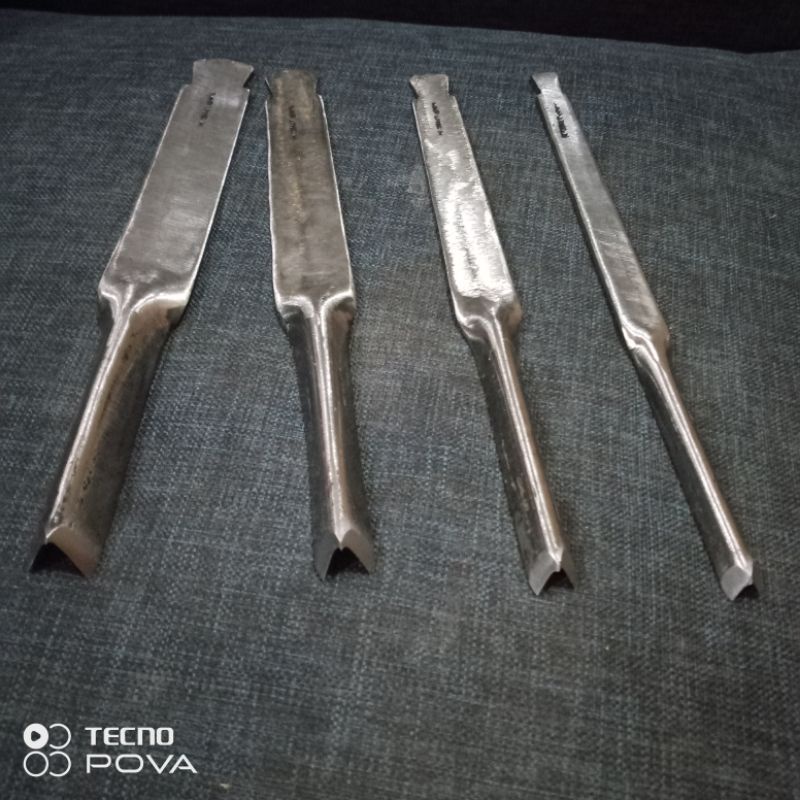 coret alat pahat ukir kayu V baja serkel tebal 2,5 mm isi 4