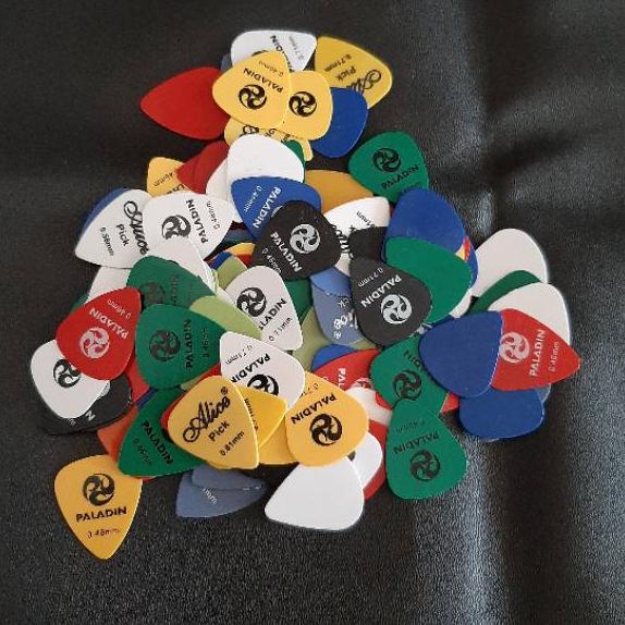 Serbuuuu.. gitar ukulele kentrung soprano senar 4 bonus  pick