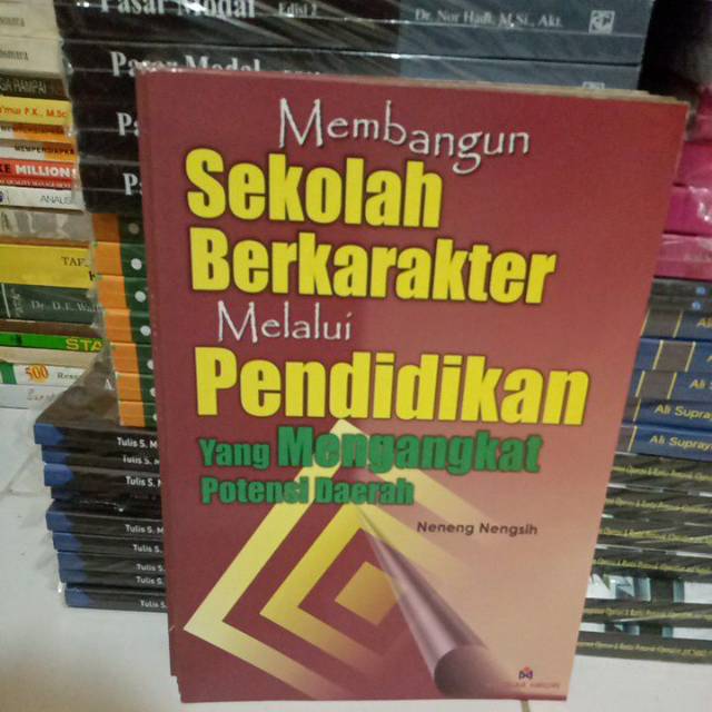 

Membangun sekolah Berkarakter melalui pendidikan yang mengangkat potensi Daerah