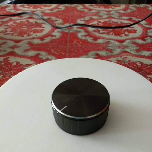 Knop potensio besar garis garis