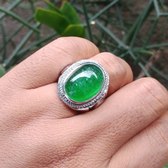 Cincin Batu Zamrud Kalimantan Dengan Ring Tanam Mewah Anti Luntur Beda Dari Yang Lain