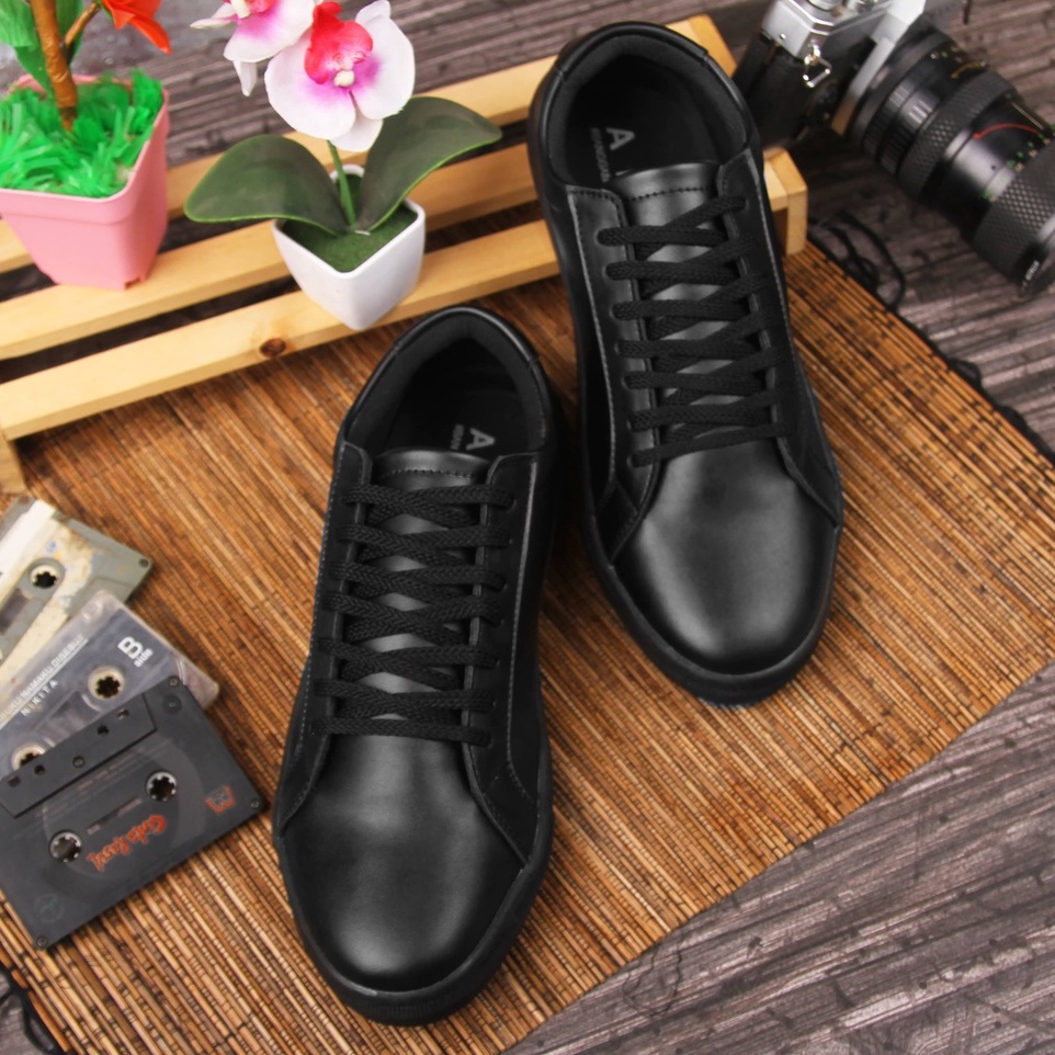 VICTOR FULL BLACK |ManNeedMe x ARF| Sepatu Sneakers Pria Casual ORI