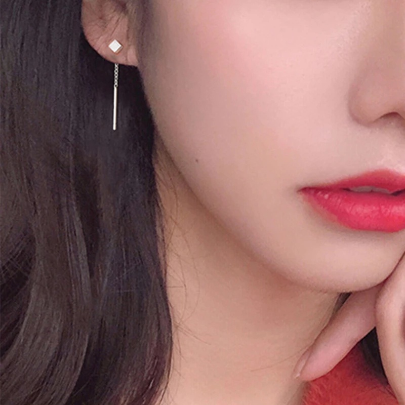 1 Pasang Anting Rumbai Panjang Bentuk Kubus Geometris 3 Warna Bahan Alloy Gaya Korea