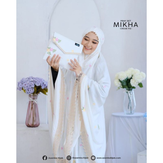 Mikha Prayer Set by Azamka