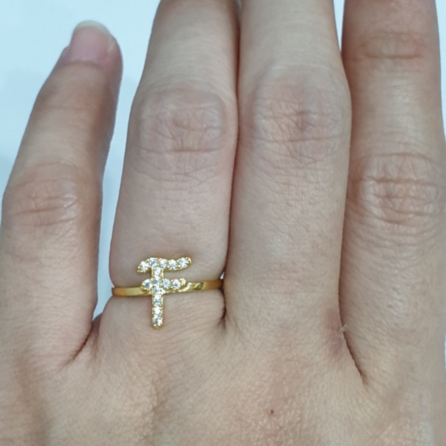 Cincin kekinian model huruf F 103 uk 9 <16K>