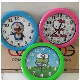 Jam Dinding Ogana Tembok karakter Doraemon ,helloKitty keroppi