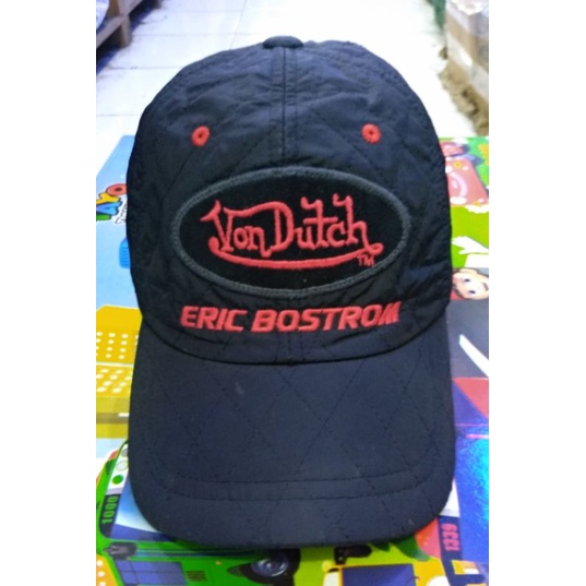 Topi Von Dutch Hitam