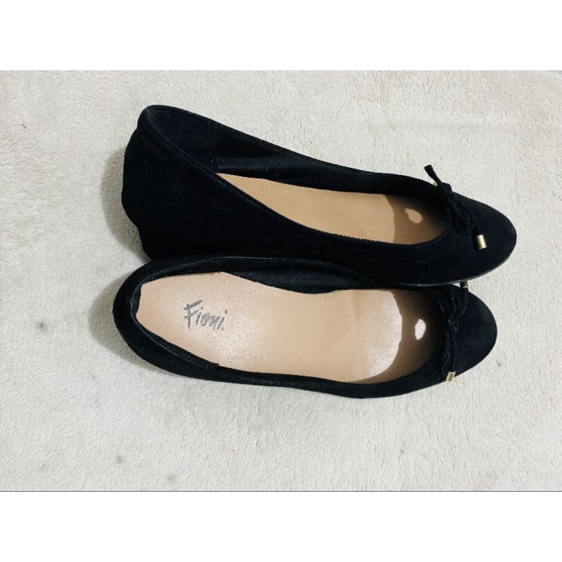 PRELOVED Payless Fioni Gemma Hitam
