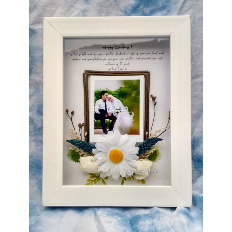 kado, kado wisuda, kado ultah, frame rustic foto polaroid