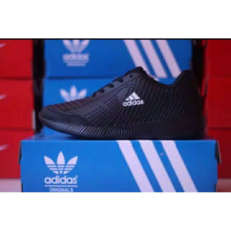 SEPATU SEKOLAH ADIDAS HITAM POLOS