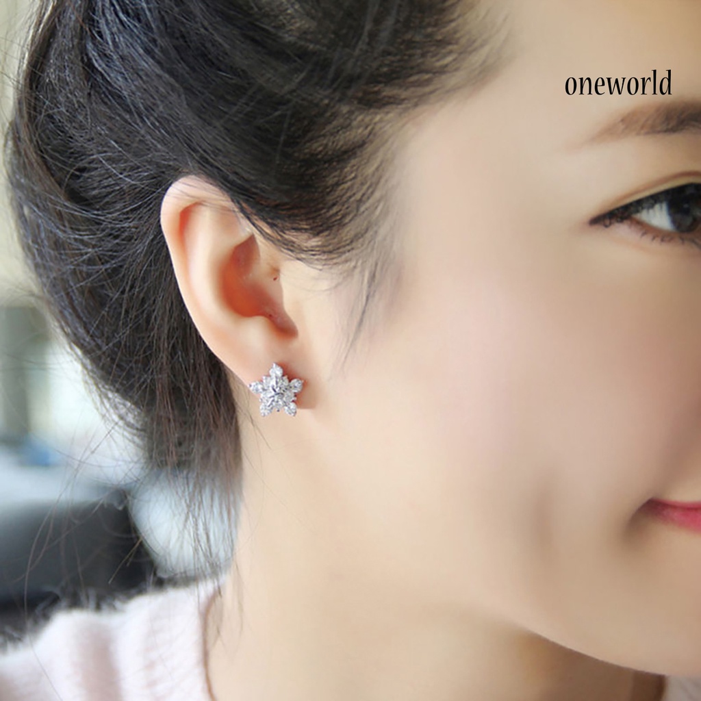 OW@ 1 Pair Earings Stud Delicate Elegant Snowflake Shaped Ear Studs for Party