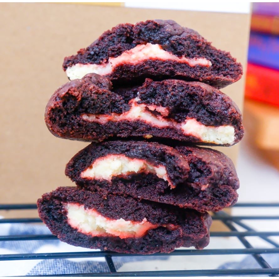 

GIANT RED VELVET COOKIE - COOKIES/KUKIS RED VELVET DENGAN CREAM CHEESE