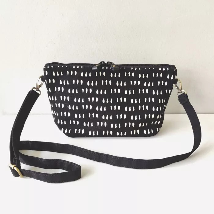 

Daily Sling Bag Coma Black Canvas Living