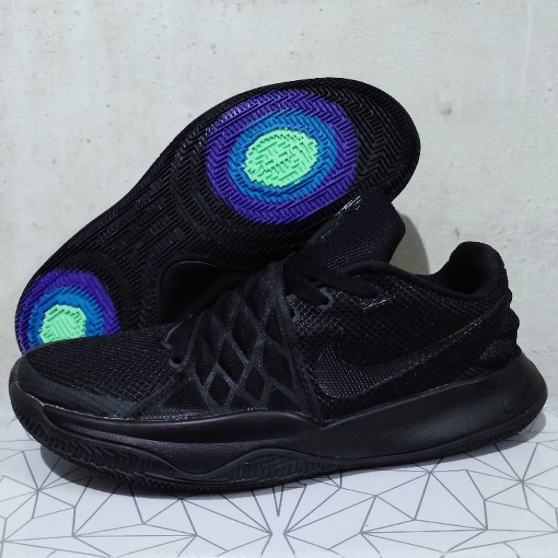 kyrie nike low