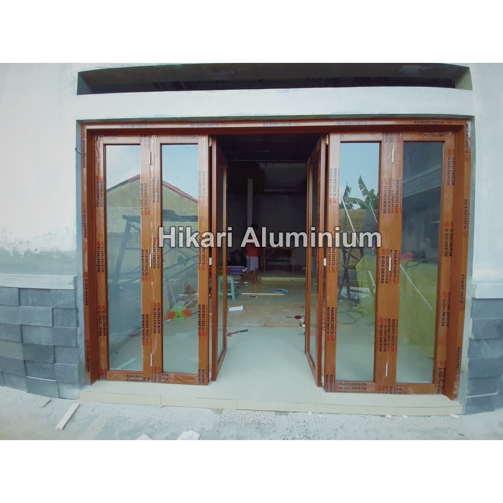 Pintu Lipat Aluminium Motif Serat Kayu